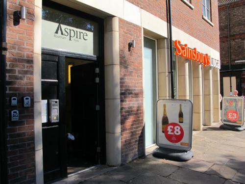 Churchill Two Bedroom Apartments - main image