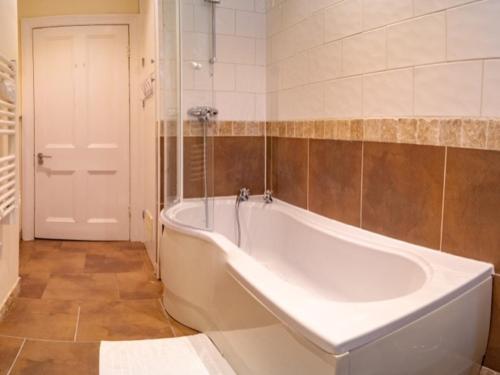 Church Lane Apartments - image 6
