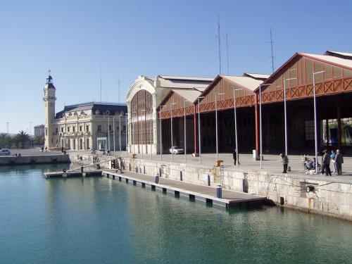 Apartamento con vistas a la Marina Real - image 10