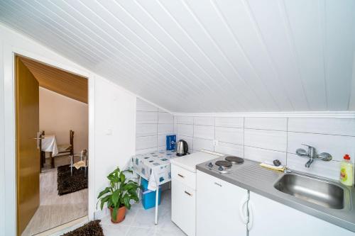 Comfort One Bedroom Apartment image 1