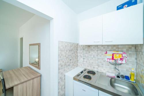 Studio Apartment with Terrace 5 image 1