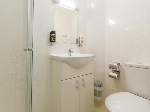 Single Room image 10