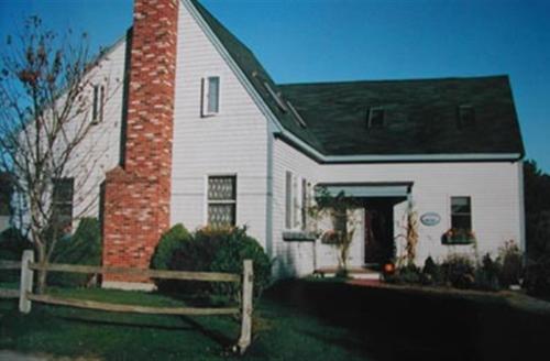 Gardenview Bed and Breakfast in Newport, USA