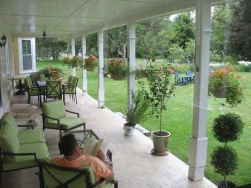 . Hillsdale House Inn