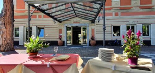 Hotel Sud Est by Fam Rossetti - image 13