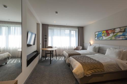 Hotel Mona Plaza - image 4