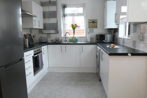 kuchyně, Ideal lodgings in Bury – Whitefield in Bury