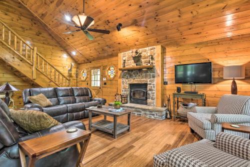 Secluded Northwest Arkansas Cabin Fire Pit and Deck