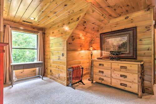 Secluded Northwest Arkansas Cabin Fire Pit and Deck