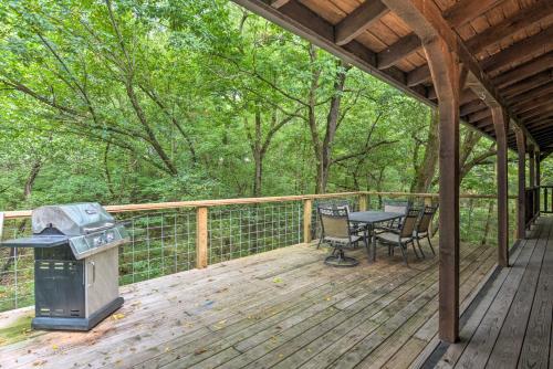 Secluded Northwest Arkansas Cabin Fire Pit and Deck