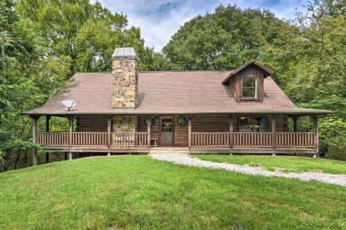 Secluded Northwest Arkansas Cabin Fire Pit and Deck