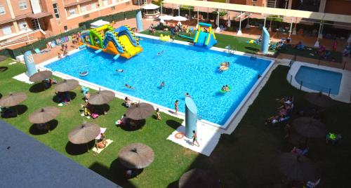  Junto a FIBES, amplio, luminoso, con piscina y parking in Sevilla
