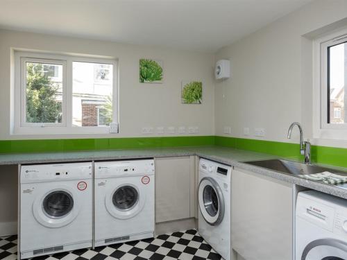 Blue Star House - image 3