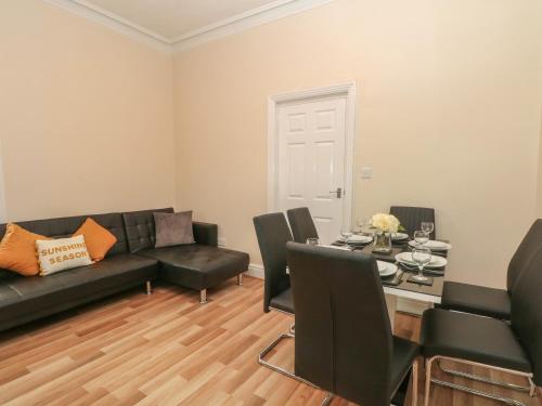 North Shore Apartment - main image