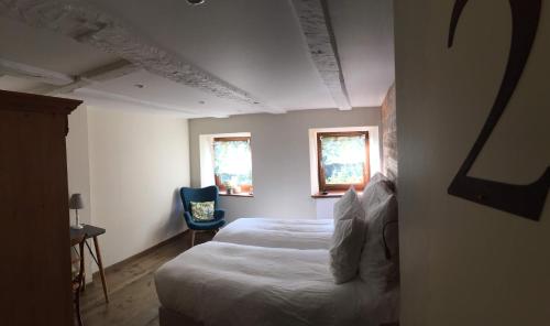 Standard Twin Room with Mountain View