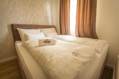One-Bedroom Apartment image 7