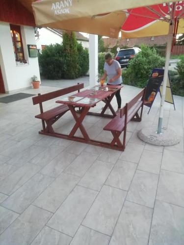 Micófogadó - image 11