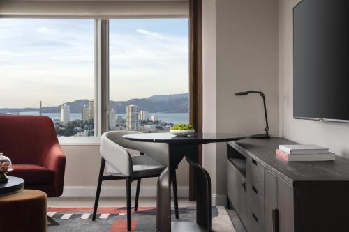 Four Seasons Hotel San Francisco at Embarcadero - San Francisco