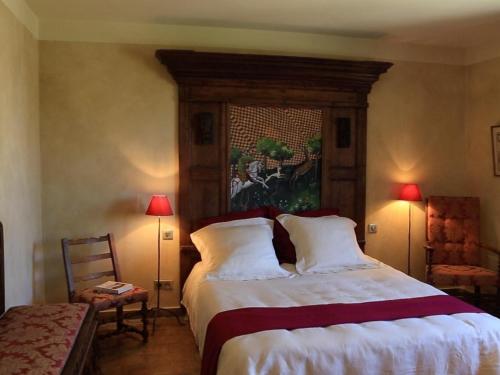 1 queen bed, 1 double bed, 2 twin beds