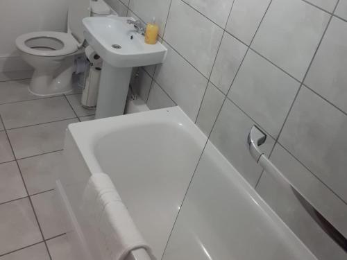 Marble Apartments Broadway Two - image 6