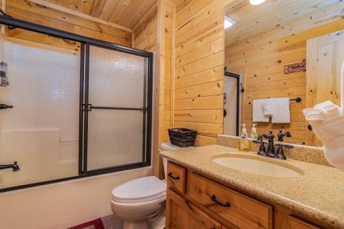 Cross Timber Lodge- 3 bedroom & loft and game tables - Best Views in entire area! Hot Tub and Grill - image 5