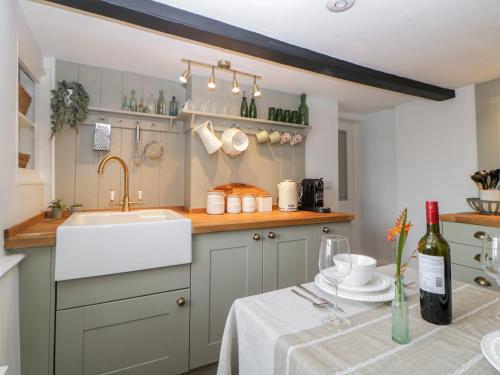 Clover Cottage - image 9