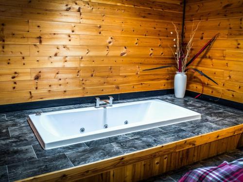 New Forest Lodges - image 10