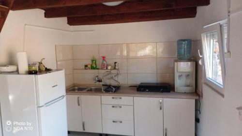 Isolated, 30m to sea, Viktoria s cottage, Kali (foto 9)