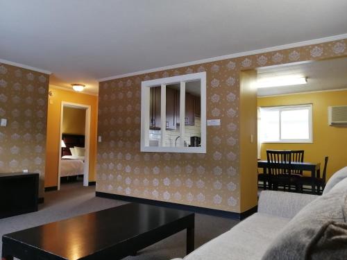 Deluxe Family Suite