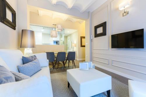 Apartment with Terrace image 6