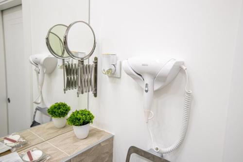 One-Bedroom Apartment image 10