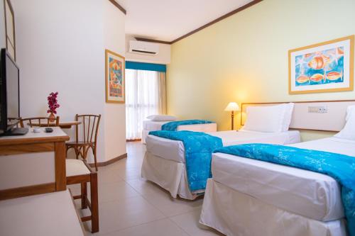 1 double bed, 2 twin beds