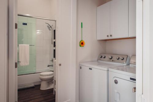 Upscale Fully Renovated Biltmore Penthouse