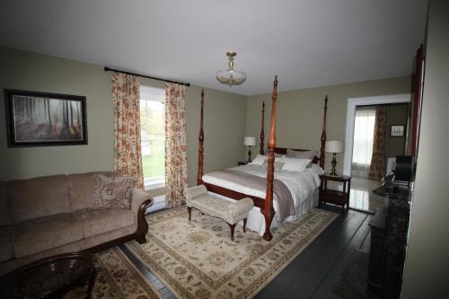 Maplehurst Manor Bed and Breakfast - Accommodation - Dorchester