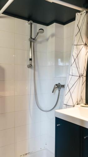 Magnificent apartment near Buttes Chaumont - image 7