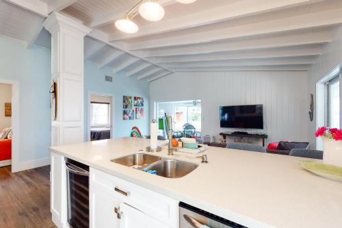 Cuda Canal Cottage - image 3