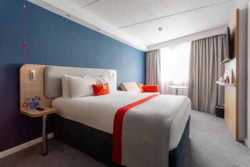 Holiday Inn Express - Glasgow - City Ctr Theatreland By IHG near The Pavilion Theatre