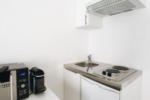 Beautiful bright studio near Montparnasse - image 7