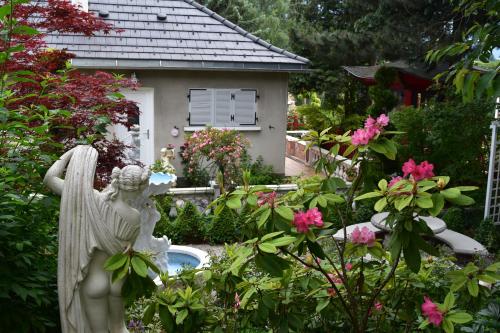 Gîte Au printemps Japonais, petit train de la Mure, parc des Ecrins