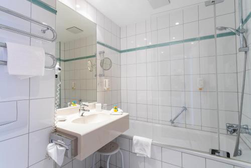 Bathroom, Strandhotel Sylt GmbH in Sylt Ost