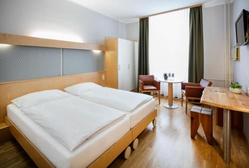 4 twin beds