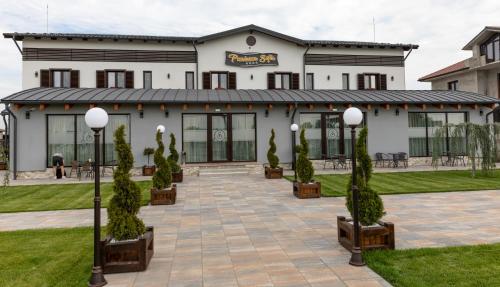 Viesnīcas āriene, Pensiunea Sofia in Vetiş