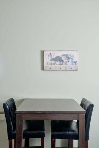2 bedrooms, 3 beds