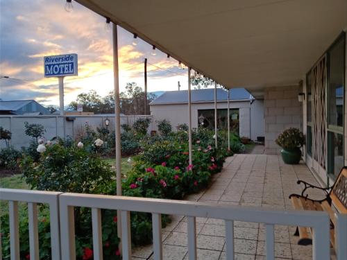 Omgivelser, Donald Riverside Motel in Donald