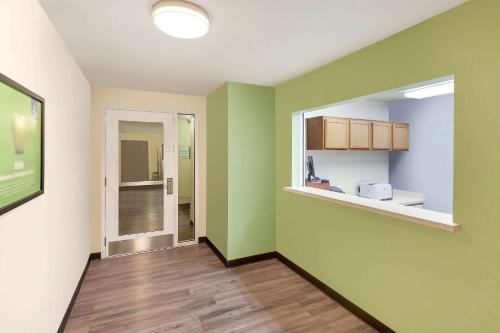 Lobby, WoodSpring Suites Council Bluffs, an Extended Stay Hotel in Council Bluffs (IA)