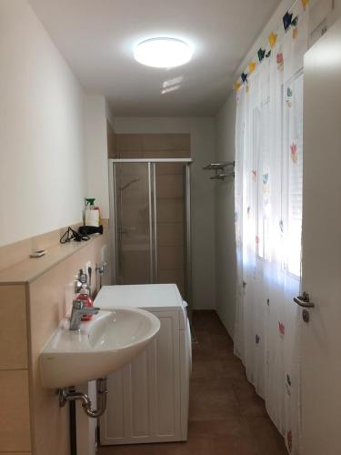 Pension Chen, 2 Doppelzimmer , EBK, separater Balkon - Edling