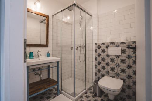 Apartment with Shower