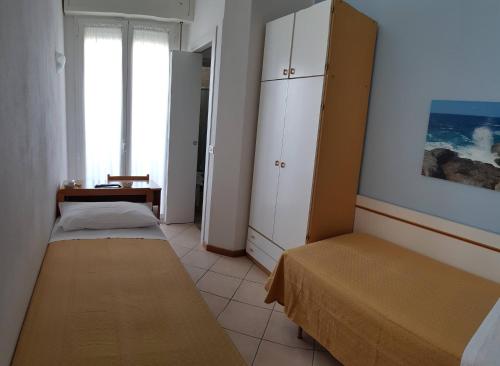 Twin Room with Sea View image 3