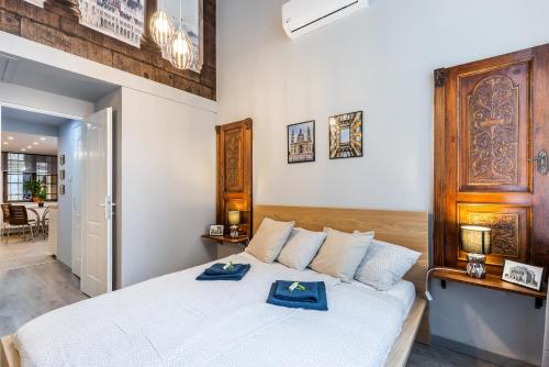 Modern-day home for 4 in Budapest's beating heart