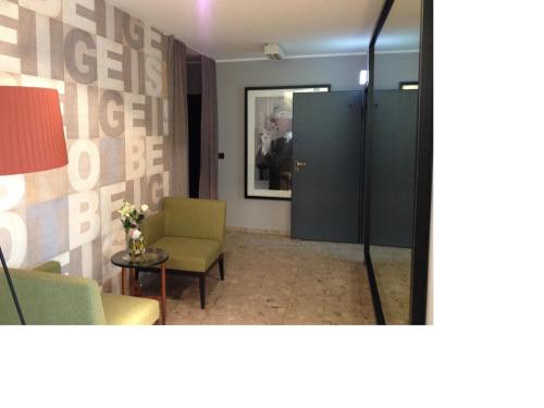 Hotel Henry - image 8